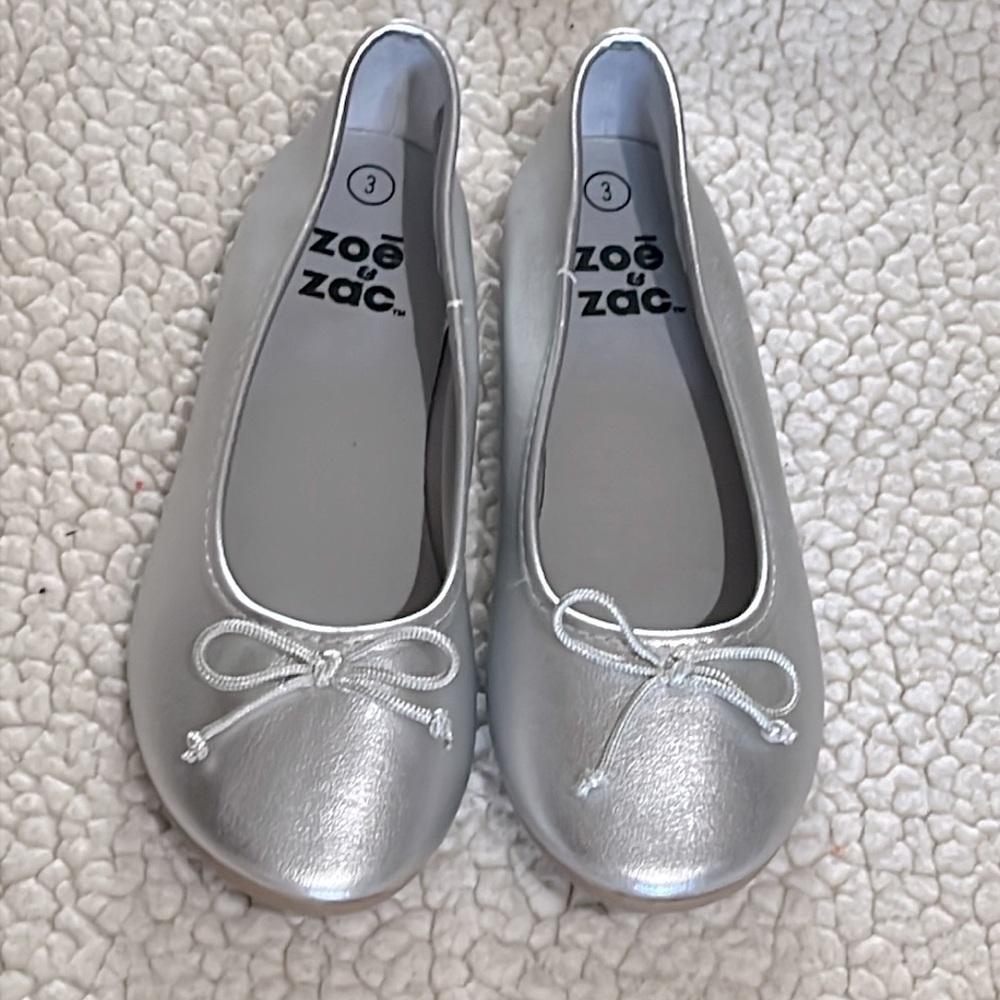 Zoe & Zac girls silver shoes Size 3 , New